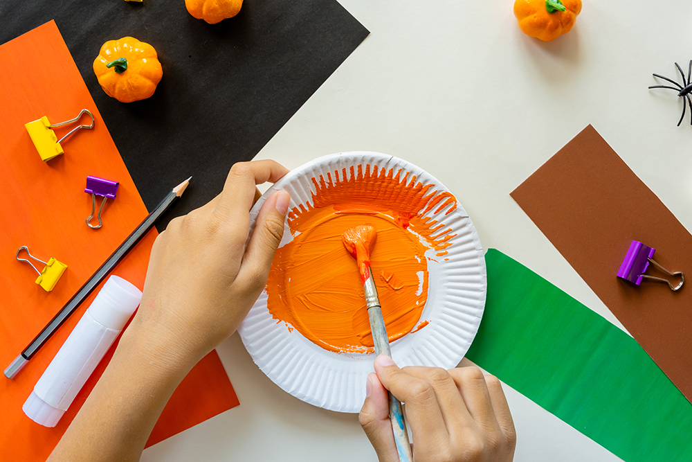 Halloween κατασκευές με χάρτινα πιάτα