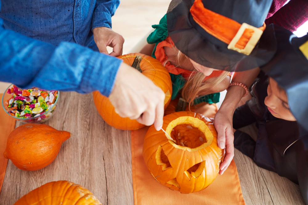 Σκάλισμα πραγματικής Halloween κολοκύθας